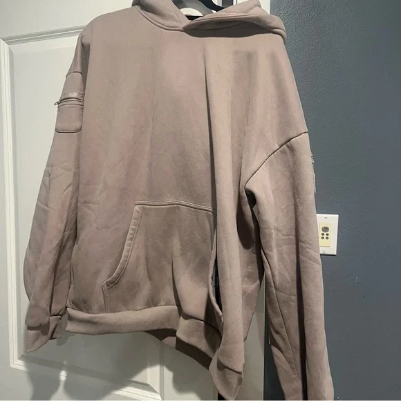 Comfrt Travel Essentials Viral Weighted Hoodie - Picture 5 of 7